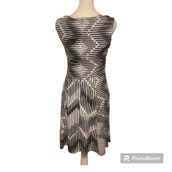 Connected/ Petite 6P/ Black-White/ Chevron Print Skater Stretch Dress - Picture 3 of 6
